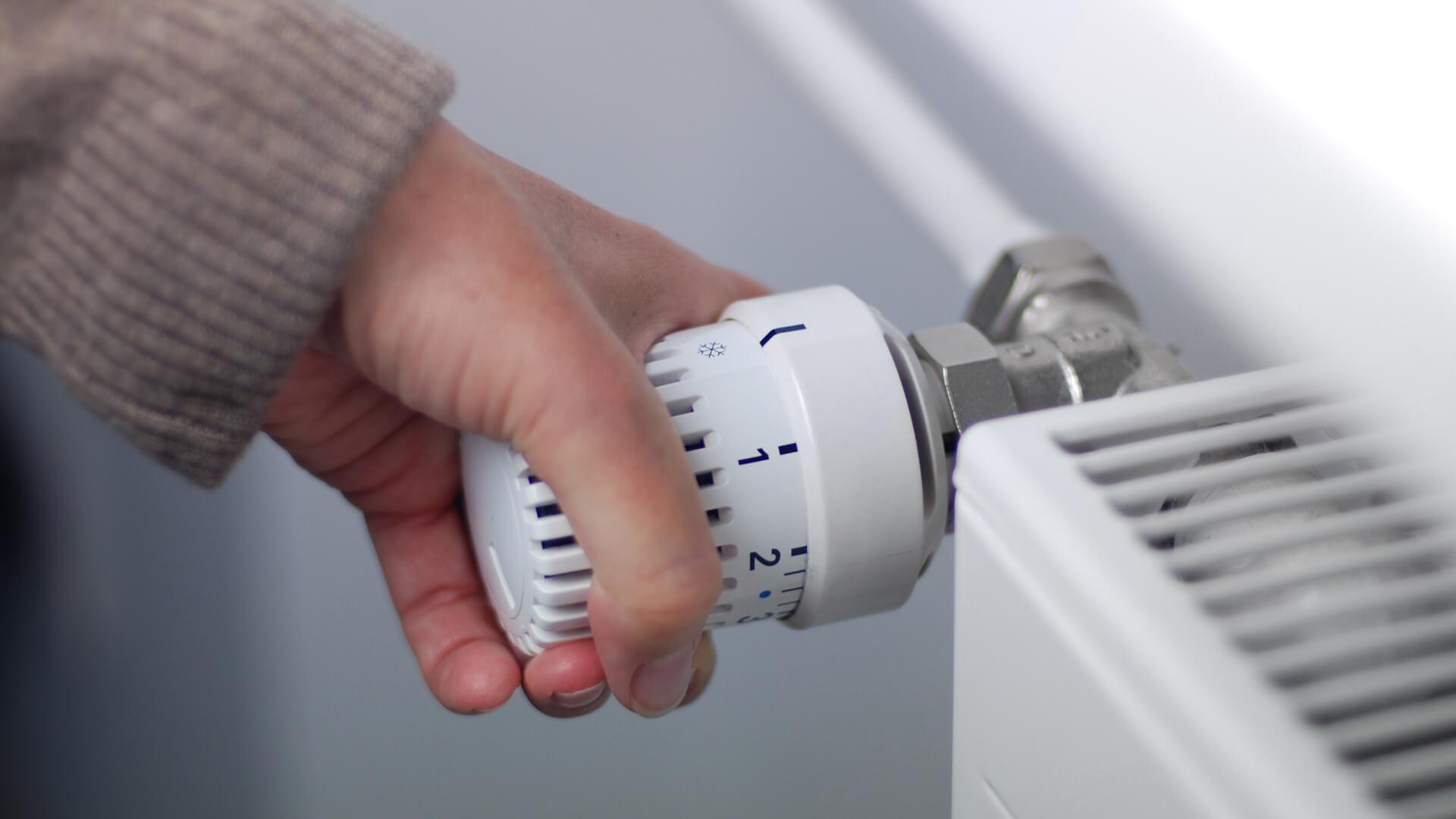 Warum gleichmäßiges Heizen effizienter ist als ständiges Auf- und Abdrehen