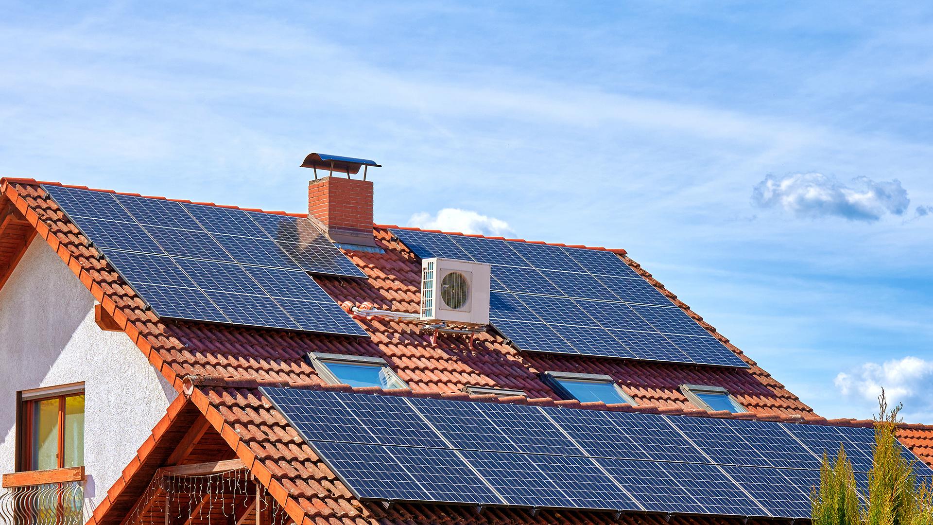 Energieautarkie durch Wärmepumpen und Solaranlagen: Der Weg zu einem energieunabhängigen Zuhause